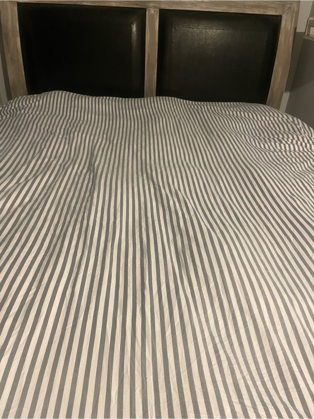 Queen Duvet Cover Set - Gray and White Stripes Design